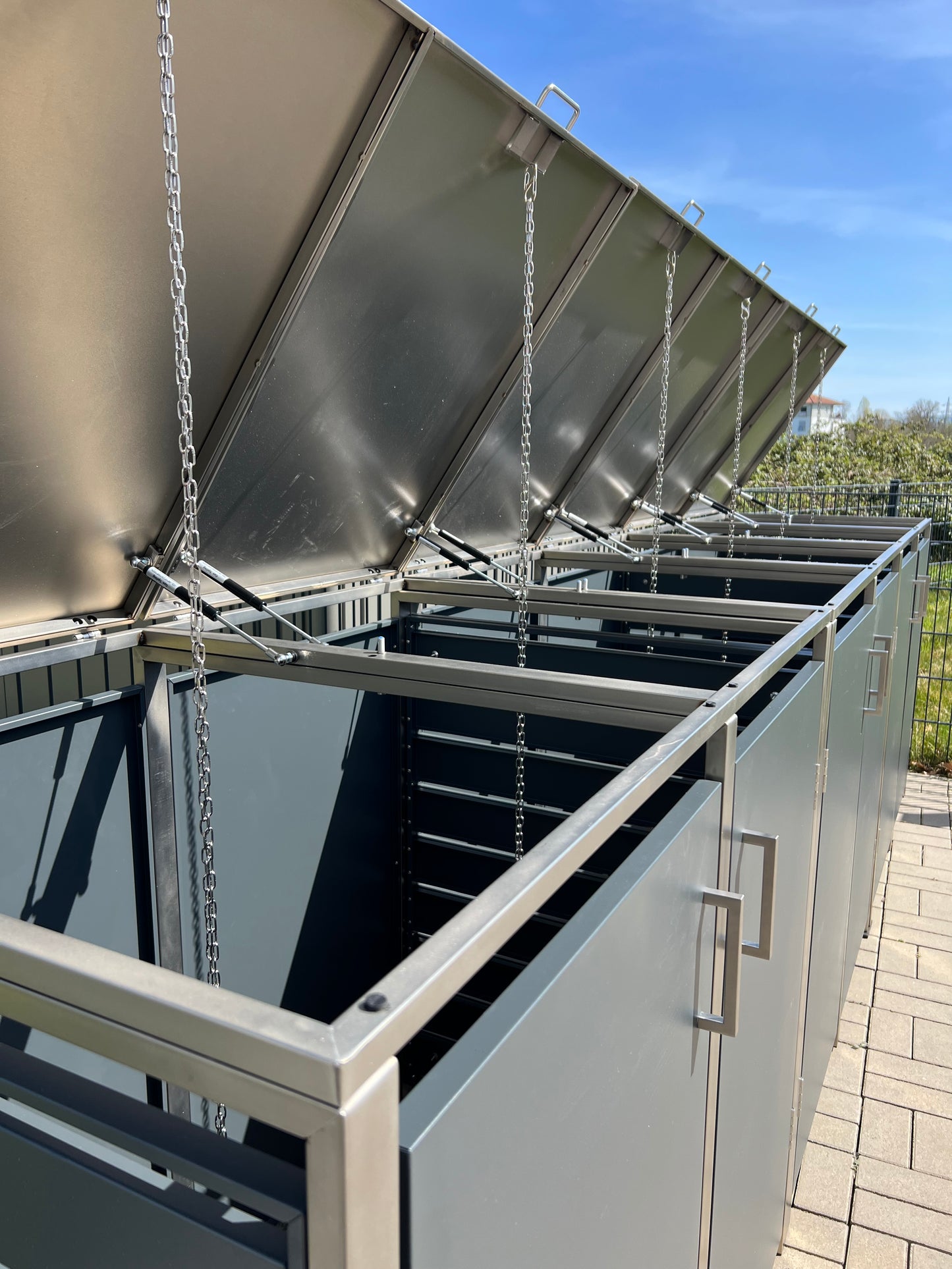 Mülltonnenboxen Basic als Set für 120l und 240l bi-color mit Deckel - Maße: H 120 x B 80 x T 132 cm