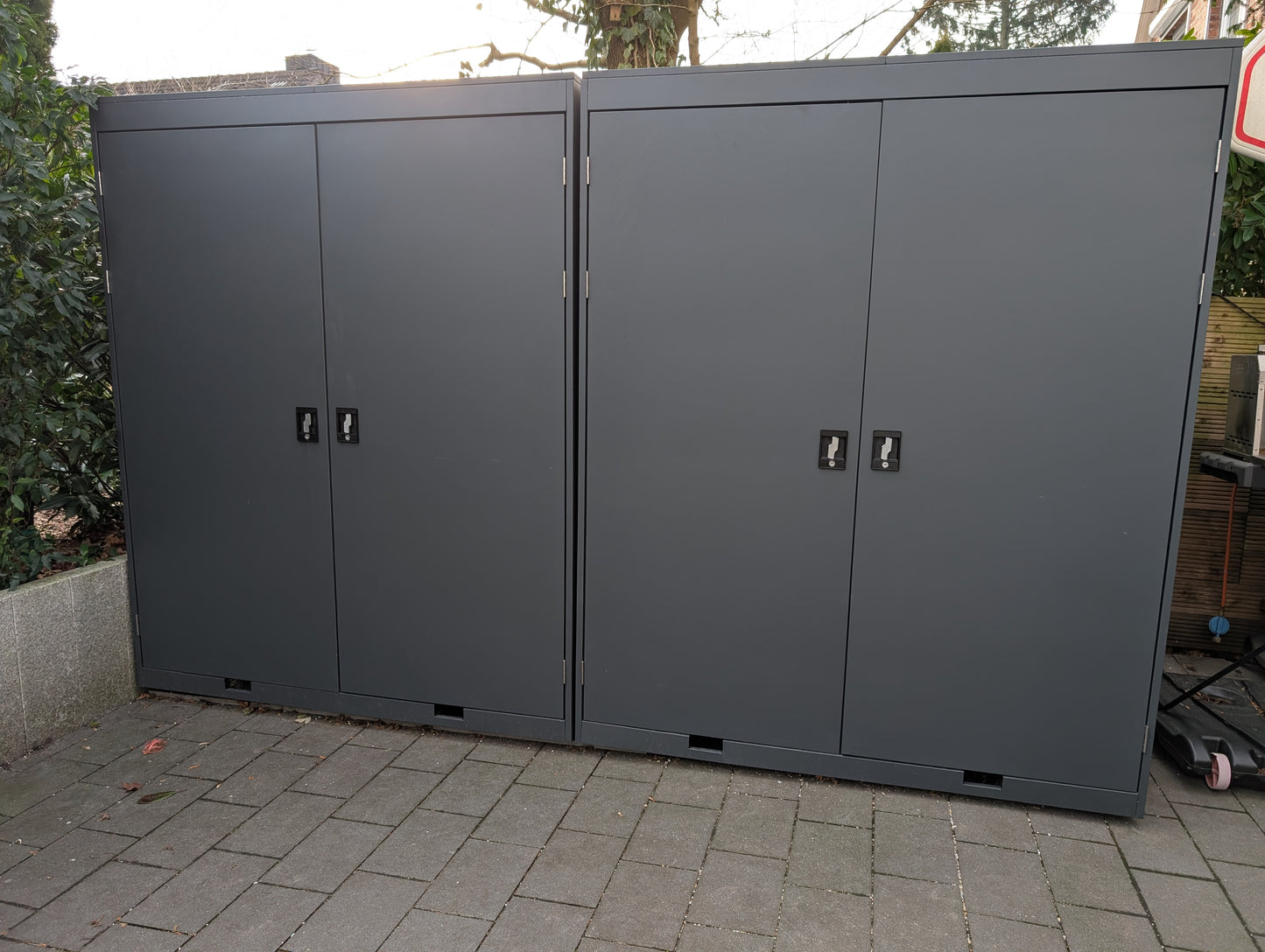 Fahrradgarage stehend