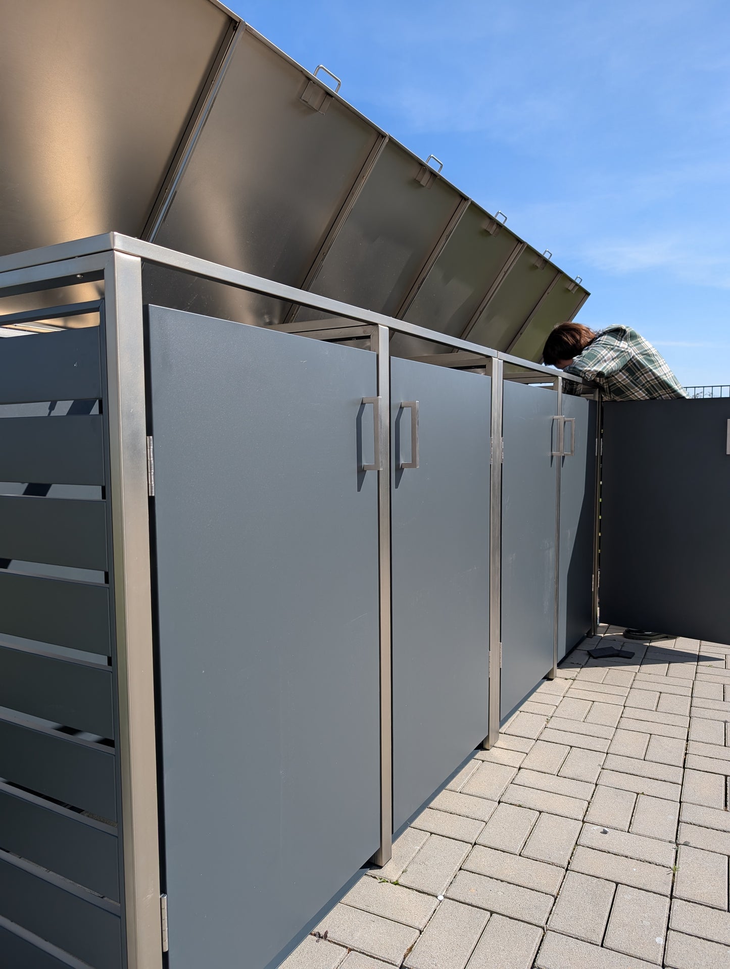 Mülltonnenboxen Basic als Set für 120l und 240l bi-color mit Deckel - Maße: H 120 x B 80 x T 132 cm