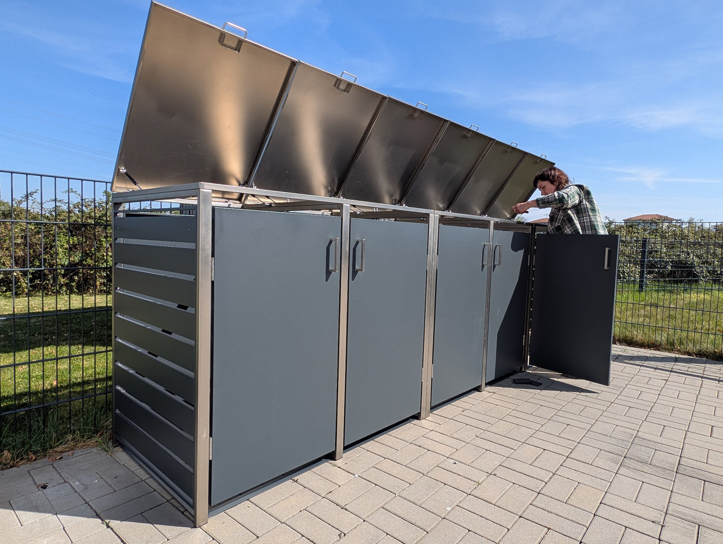 Mülltonnenboxen Basic als Set für 120l und 240l bi-color mit Deckel - Maße: H 120 x B 80 x T 132 cm