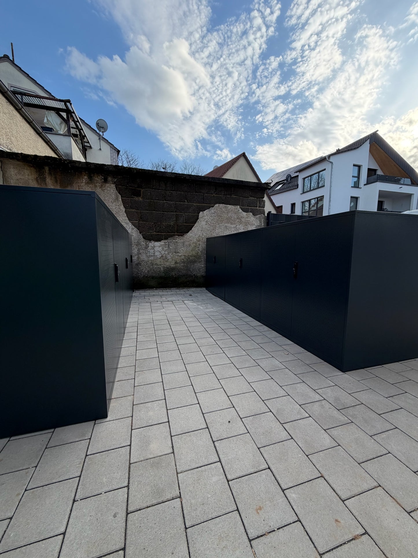 E-Bike Fahrradgarage als Reihenanlage für ein Mietshaus mit Sicherheitsschloss