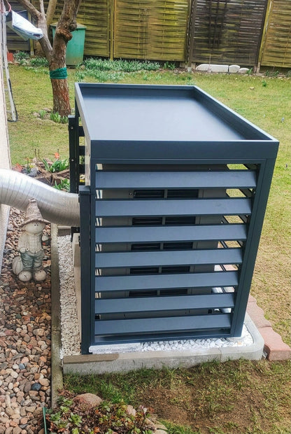 Seitliche Ansicht der Wärmepumpen-Abdeckung passend für Bosch Compress 5800i AW. Langlebige Verkleidung für Außeneinheit