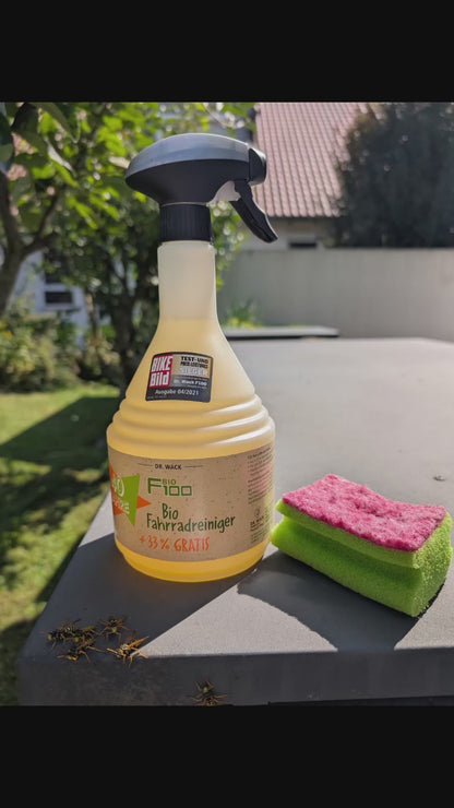 Dr. Wack F100 Bio Fahrradreiniger im Anwendungstest – entfernt starken Schmutz von alter Fahrradgarage unter Baum, biologisch abbaubar und materialschonend