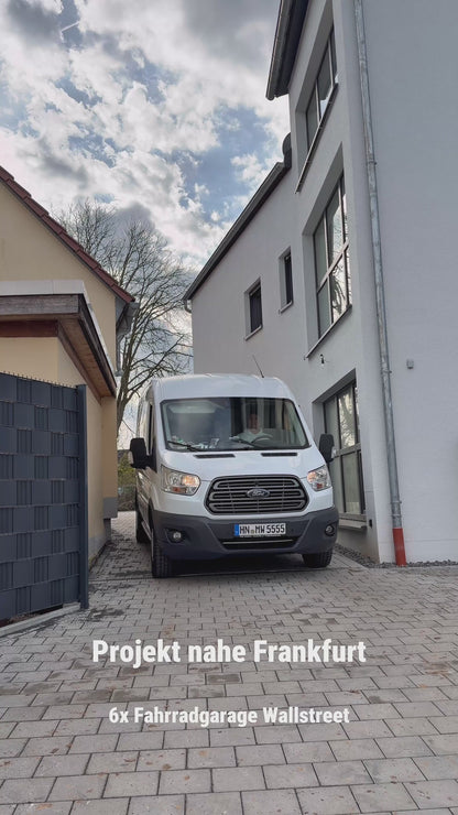 E-Bike Fahrradgarage Aufbauvideo Montage der Metall-Fahrradbox zur sicheren Lagerung von Pedelecs und Fahrrädern im Außenbereich.